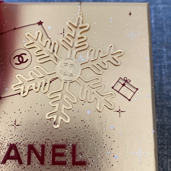Chanel Holiday Snowflake Gold Metal Ornament Set - Picture 8 of 9